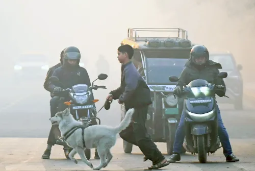 क्या दिल्ली-एनसीआर में कड़ाके की ठंड और जहरीली हवा का संकट बढ़ रहा है?