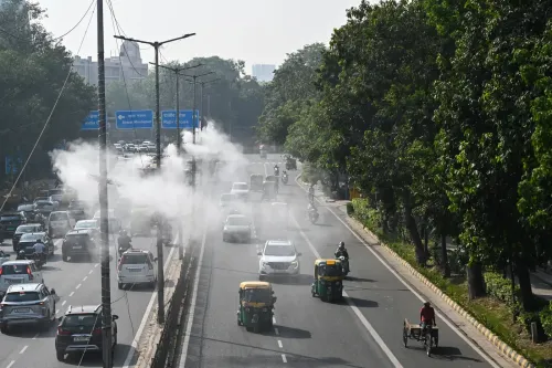 दिल्ली-एनसीआर में ठंड की दस्तक: न्यूनतम तापमान 16°C, बारिश से AQI में सुधार