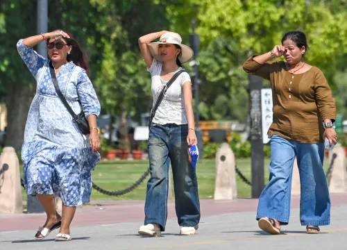 Delhi-NCR Faces Rising Temperatures and Poor Air Quality: Yellow Alert Issued