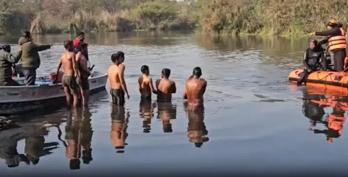 क्या दिल्ली-नोएडा बॉर्डर पर मूर्ति विसर्जन के दौरान यमुना में एक व्यक्ति लापता हो गया?