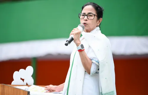 क्या ममता बनर्जी ने बंगाली को 'बांग्लादेशी' भाषा बताने पर केंद्र सरकार को घेरा?