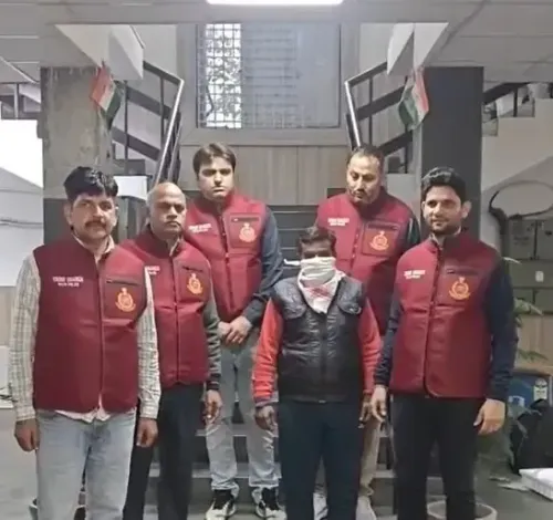 क्या दिल्ली पुलिस ने 11 साल पुराना मर्डर केस सुलझाया और फरार आरोपी को कासगंज से गिरफ्तार किया?