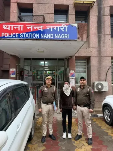 दिल्ली पुलिस ने कुख्यात स्नैचर को किया गिरफ्तार, लूट का माल बरामद