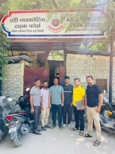 क्या दिल्ली पुलिस ने तीन अवैध बांग्लादेशी प्रवासियों को गिरफ्तार कर डिपोर्टेशन की प्रक्रिया शुरू की?