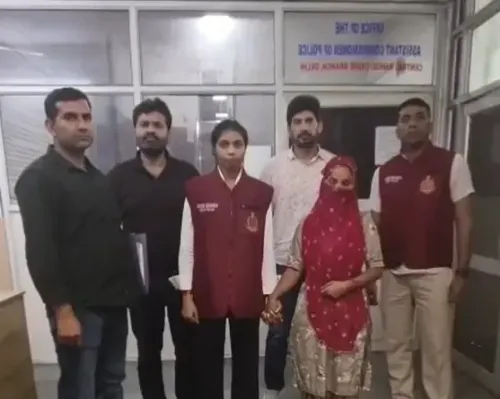 दिल्ली पुलिस ने ठग गिरोह की सरगना 'पारो' और नकली सामान बेचने वाले को पकड़ा