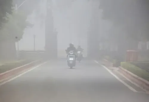 क्या दिल्ली प्रदूषण के चलते कार्यालयों में आधे कर्मचारी ही आएंगे?