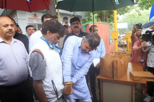 How are Delhi's PWD workers combating the heat?