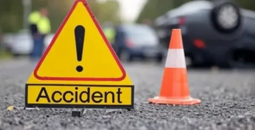 शकरपुर में तेज रफ्तार मारुति बलेनो ने ऑटो को मारी टक्कर, ड्राइवर फरार — CCTV से तलाश जारी