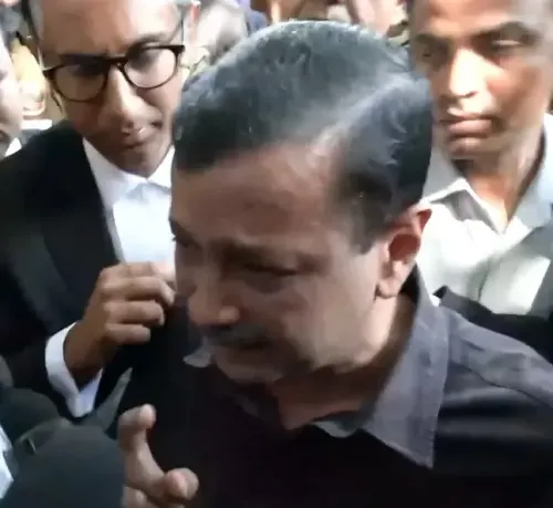 दिल्ली शराब घोटाले में बरी होने पर केजरीवाल की भावुक प्रतिक्रिया, सिसोदिया ने गले लगाकर दी बधाई
