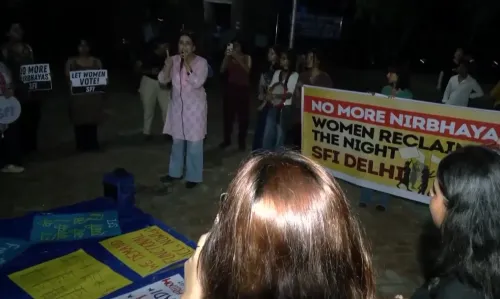 स्लीपर बस गैंगरेप के विरोध में DU छात्राओं का आधी रात मार्च, SFI ने जारी किया 'छात्रा घोषणापत्र'