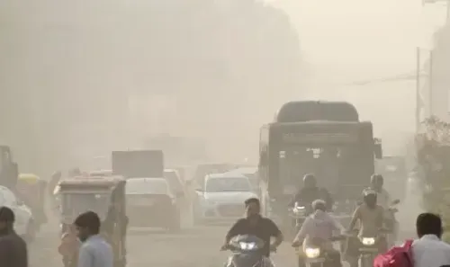 Thick Fog Threatens Flight Operations in Delhi; IMD Foresees Warmer Days Ahead