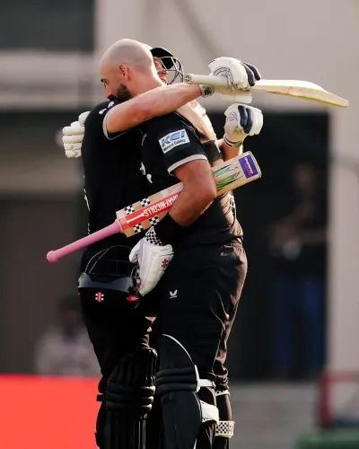 क्या डेरिल मिचेल और ग्लेन फिलिप्स की शतकीय पारियों ने न्यूजीलैंड को 338 रन का लक्ष्य देने में मदद की?