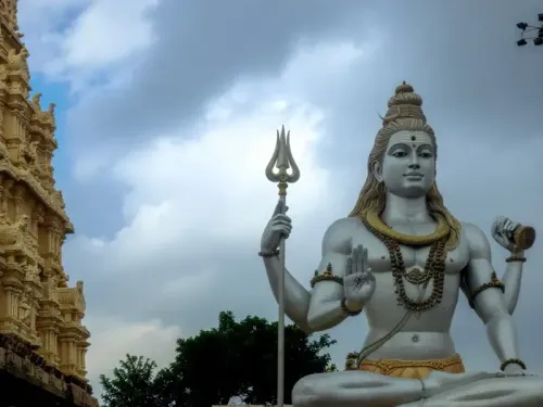 क्या देवरगट्टू मंदिर में भक्त युद्ध करते हैं भगवान शिव को प्रसन्न करने के लिए?