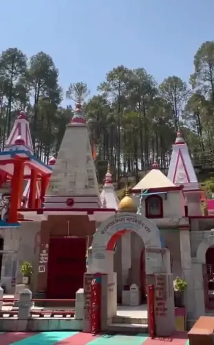 देवदार के घने जंगलों में बसा बिनसर महादेव मंदिर: जहां बिना बुलावे के नहीं पहुँच सकता कोई