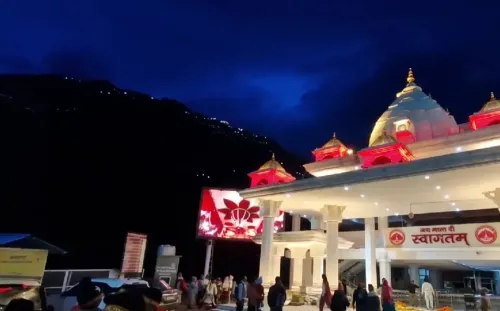 Massive Gatherings at Temples Nationwide Mark First Day of Chaitra Navratri