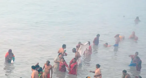 Devotees Brave Cold for Sacred River Dips in Himachal on Makar Sankranti