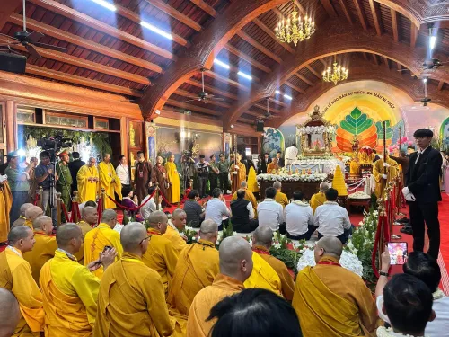 How has PM Modi highlighted the significance of Lord Buddha's relics in Vietnam?