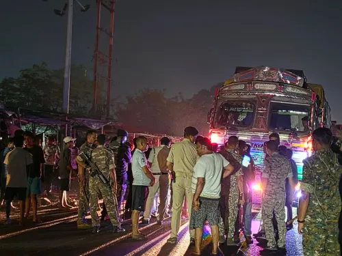 धनबाद भू-धंसान: कतरास टंडाबाड़ी में 20 घर जमीन में समाए, NH-32 जाम — बड़ी खबर