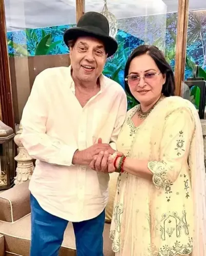 Did Dharmendra Just Reconnect With His 'Lovely Co-Star' Jaya Prada?