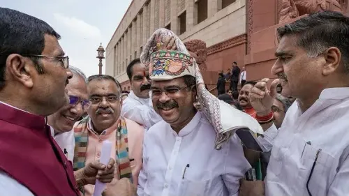 धर्मेंद्र प्रधान भ्रष्टाचार और बर्बाद शिक्षा व्यवस्था के प्रतीक: राहुल गांधी का तीखा हमला