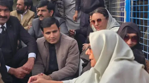 क्या इमरान खान की बहनें फिर से धरने पर बैठ गईं? अलीमा बोलीं- 'जहां रोकोगे, वहीं बैठेंगे, हमारे पास कंबल है'