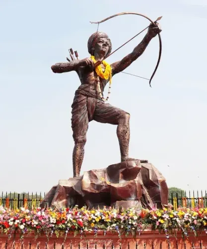 धरती आबा बिरसा मुंडा: तीर-कमान से अंग्रेजी साम्राज्य को हिला देने वाला उलगुलान