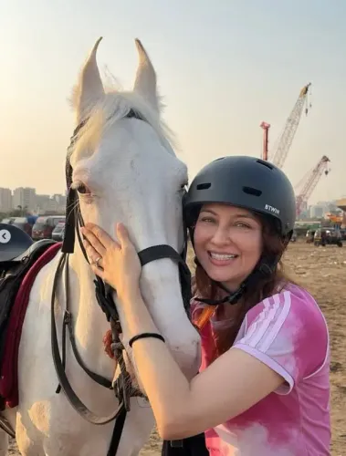 सौम्या टंडन ने 'धुरंधर' की सफलता के बाद घुड़सवारी की ट्रेनिंग शुरू की, 'बादशाह' के साथ सफर