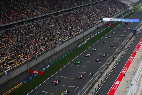 Di Grassi wins Shanghai E-Prix from 19th, Wehrlein leads title