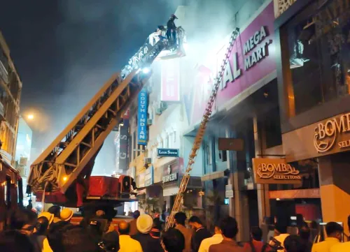 क्या दिल्ली के करोल बाग में विशाल मेगा मार्ट अग्निकांड पर याचिका दायर हुई है?