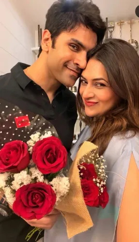 Divyanka Tripathi and Vivek Dahiya Capture Mumbai’s Midnight Celebrations After T20 Victory