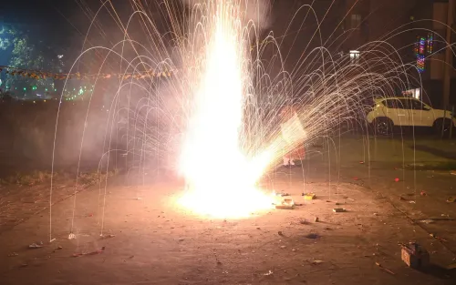 बॉम्बे हाईकोर्ट का दिवाली पटाखा प्रदूषण पर सख्त रुख, महाराष्ट्र सरकार के कदमों पर संतुष्टि