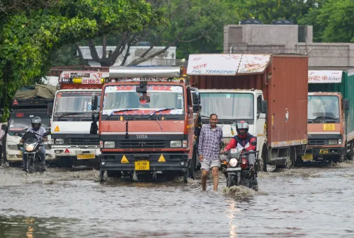 Is there a rise in throat infections, flu, and dengue in Delhi?