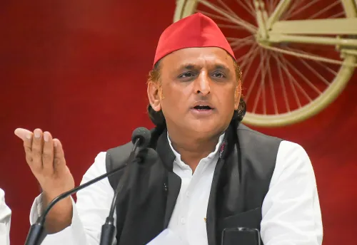 क्या दोनों डिप्टी सीएम का अयोध्या दौरा रद्द होने पर अखिलेश यादव ने ली चुटकी?