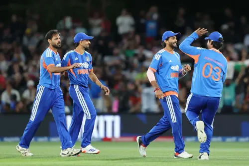 Morkel backs Bhuvneshwar after costly T20I returns: 'Don't chase, just be you'