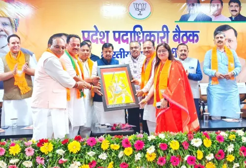 Dr. Jitendra Singh Attends BJP Meet at Jammu HQ