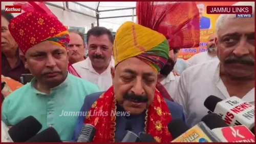 Dr. Jitendra Singh visits Lakhanpur, Kathua