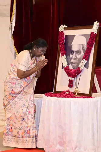 क्या डॉ. राजेंद्र प्रसाद की जयंती पर राष्ट्रपति द्रौपदी मुर्मू और उपराष्ट्रपति ने उन्हें नमन किया?