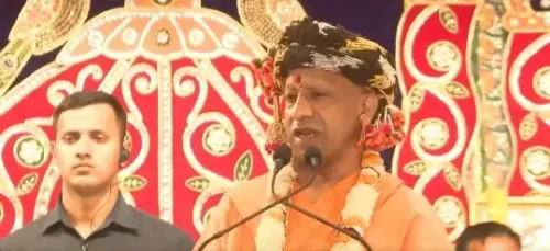 योगी आदित्यनाथ का विजयादशमी पर बयान: दुनिया में हर विचारधारा आपस में लड़ रही, भारत सनातन से एकता की मिसाल