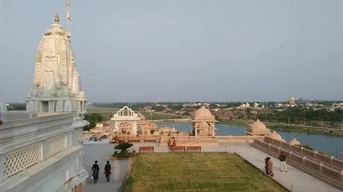 क्या जानिए सोमनाथ मंदिर के बारे में, जहां महादेव और भगवान कृष्ण का है वास?