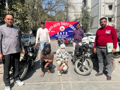 द्वारका में वाहन चोरों पर सख्त कार्रवाई, 3 चोरों को 6 चोरी हुए दोपहिया वाहनों के साथ गिरफ्तार