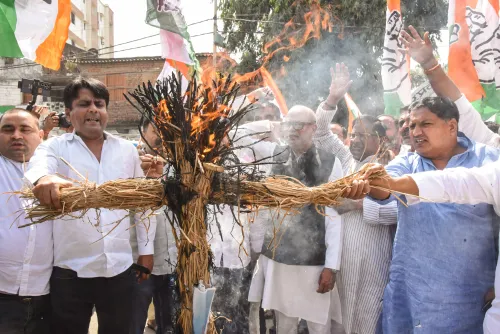 पटना में कांग्रेस कार्यकर्ताओं का विरोध प्रदर्शन