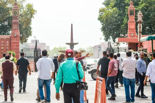 New Delhi: CISF Resumes Vehicle Traffic Following Boom Barrier Issue