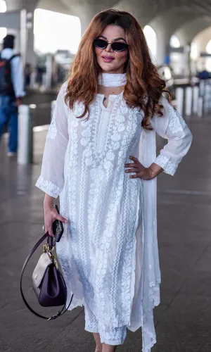 मुंबई: राखी सावंत एयरपोर्ट पर देखी गईं