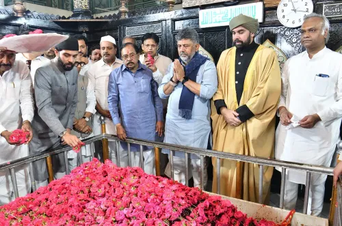 शिवकुमार और प्रियांक खरगे की दरगाह पर हाज़िरी