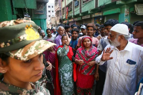 KMC की कार्रवाई पर भड़के टॉपसिया के निवासी
