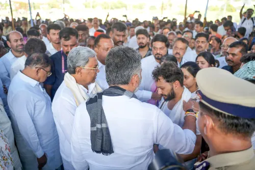 कर्नाटक के मुख्यमंत्री और उप मुख्यमंत्री ने अंतिम सम्मान दिया
