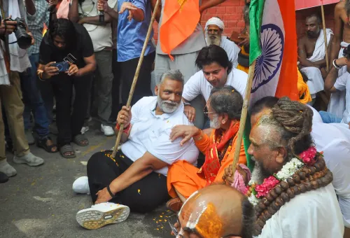 New Delhi: Sadhus protest over allegations related to Shri Ram Mandir donations