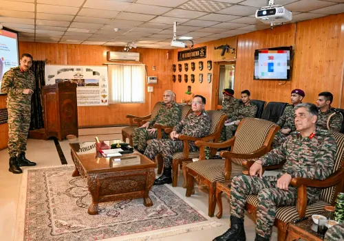 Srinagar: Army Chief Reviews Security Situation