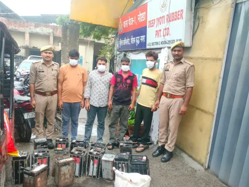 नोएडा पुलिस ने ई-रिक्शा बैटरी चोर गिरोह का भंडाफोड़ किया, चार गिरफ्तार; 13 लीथियम बैटरी बरामद