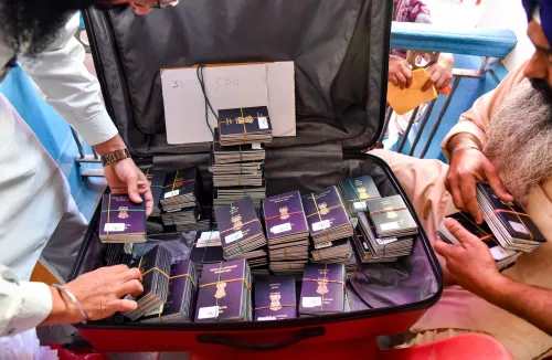 अमृतसर: सिख तीर्थयात्री बाइसाखी यात्रा के लिए पाकिस्तान जाने के लिए पासपोर्ट एकत्र कर रहे हैं